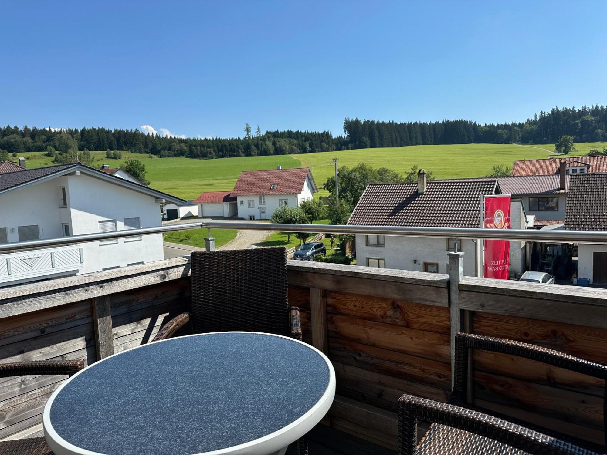 Landgasthaus Zum Kreuz Gbr Isny im Allgäu Exterior foto